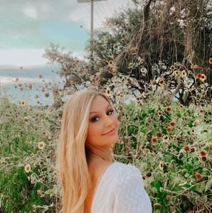 Meet your Posher, Isabella